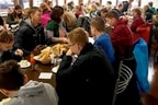 Завтрак в кафе группы после приезда в Пятигорск